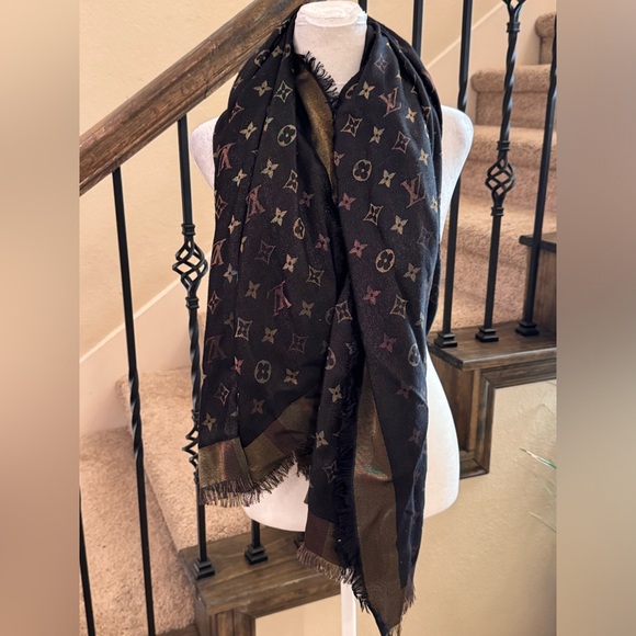 LV Monogram So Shine Silk/GoldenScarf/Shawl 100%Authentic Box included - Picture 6 of 14